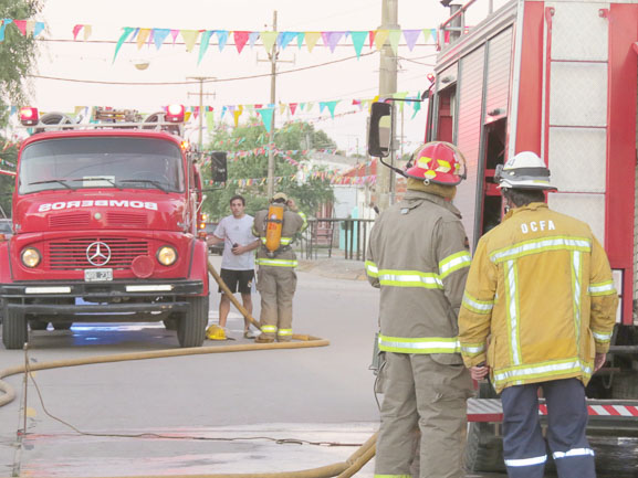 Un incendio de magnitud afectó a una panadería