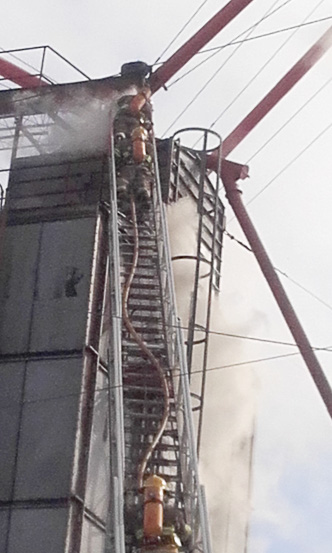 Incendio en una planta de silos demandó una  intensa y prolongada actividad de los Bomberos