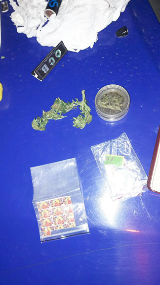 Secuestraron cocaína, marihuana, 92 dosis de LSD y dinero falso: tres jóvenes detenidos