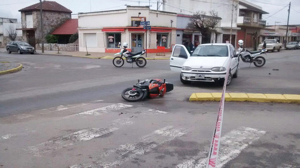 Motociclista lesionado en un  choque en avenida del Valle