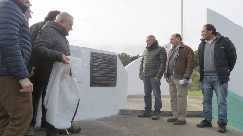 Justa reposición de placas en el Monumento a los Héroes de Malvinas