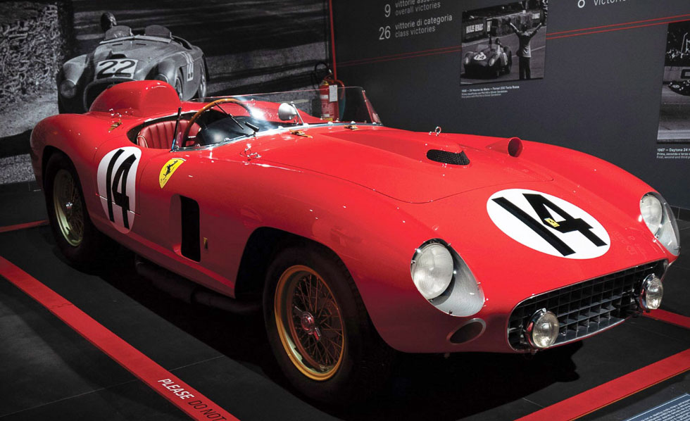 Una Ferrari que manejó Fangio se  vendió en 22 millones de dólares