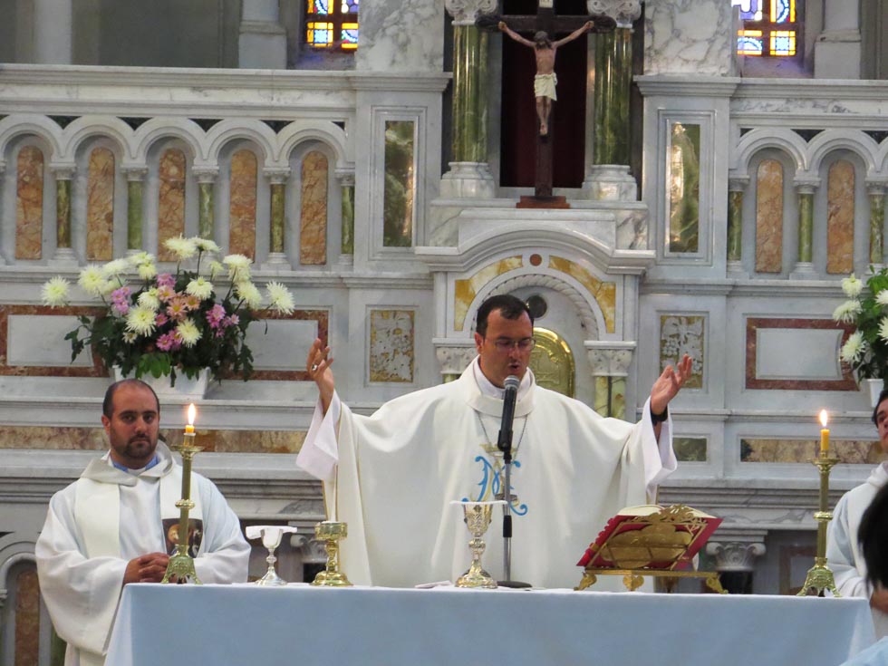 Monseñor Gabriel Mestre encabezó el martes la primera misa del año en la Parroquia San José 